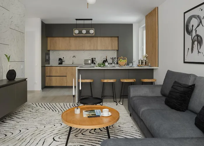 Chic Condo At Urban